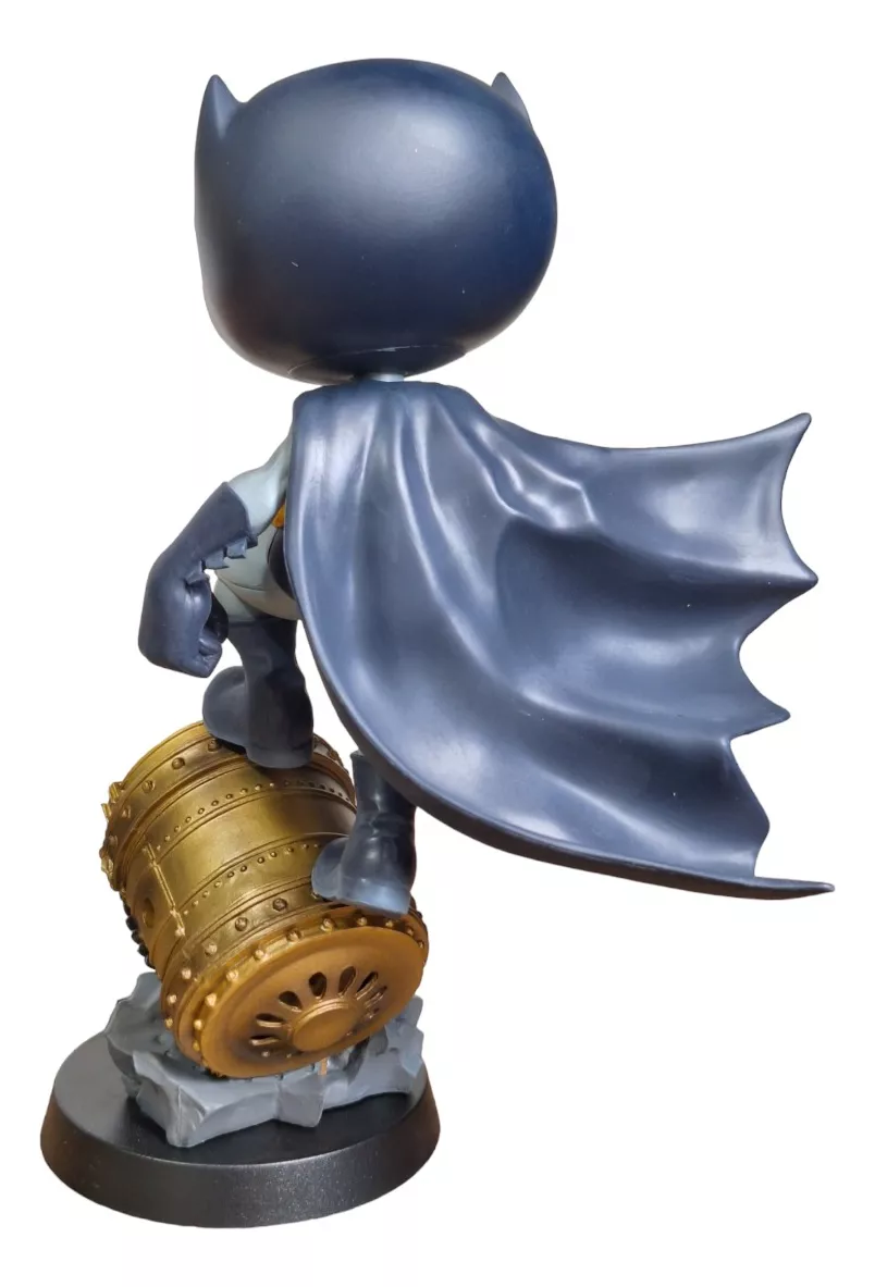 Iron Studios MiniCo: DC Comics Batman Comics Deluxe Statue - Image 5