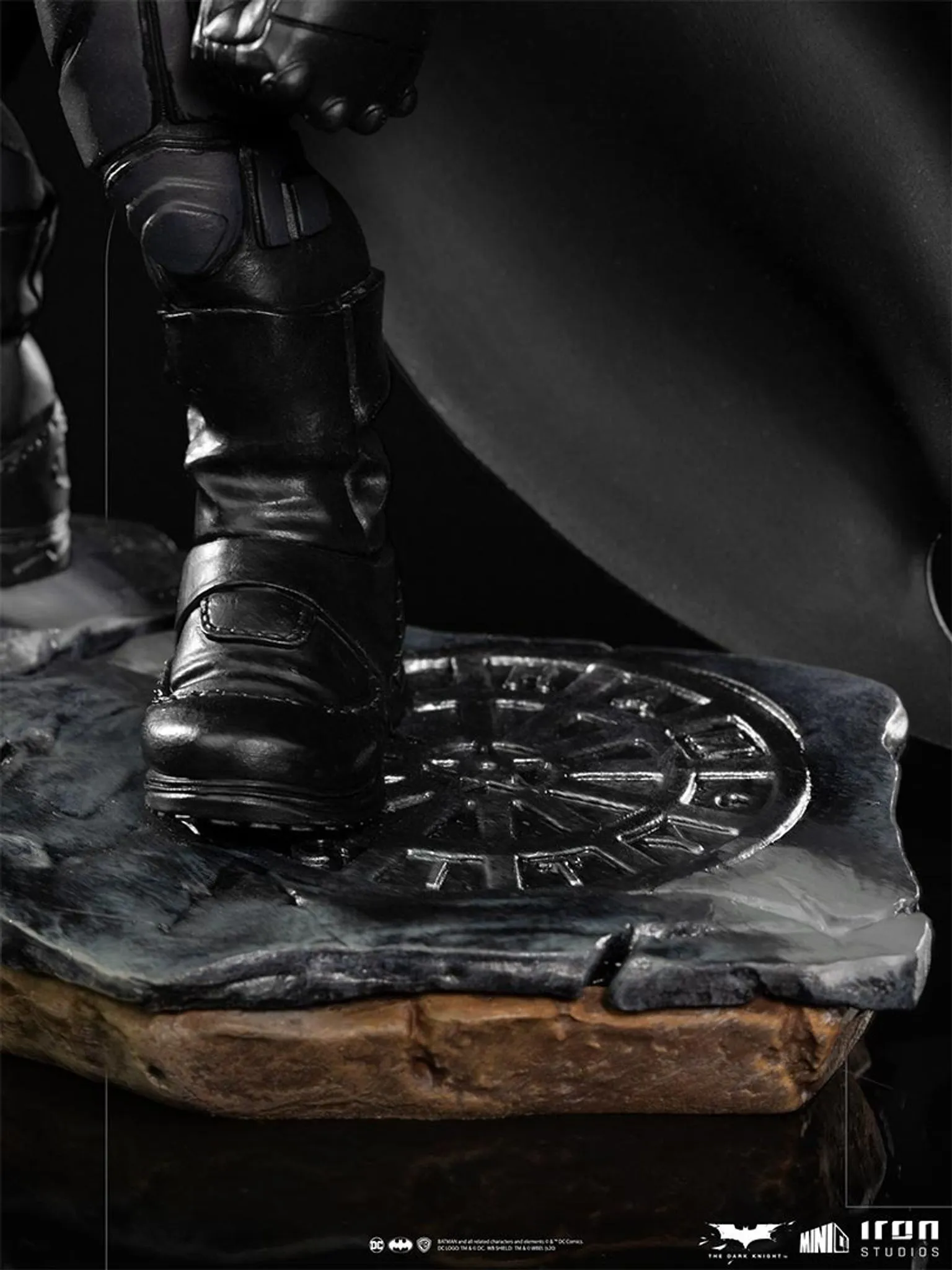Iron Studios MiniCo: The Dark Knight Batman Statue - Image 6
