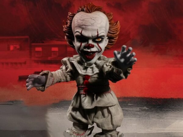 IT (2017) Mezco Designer Series Mega Scale Talking Pennywise - Image 6