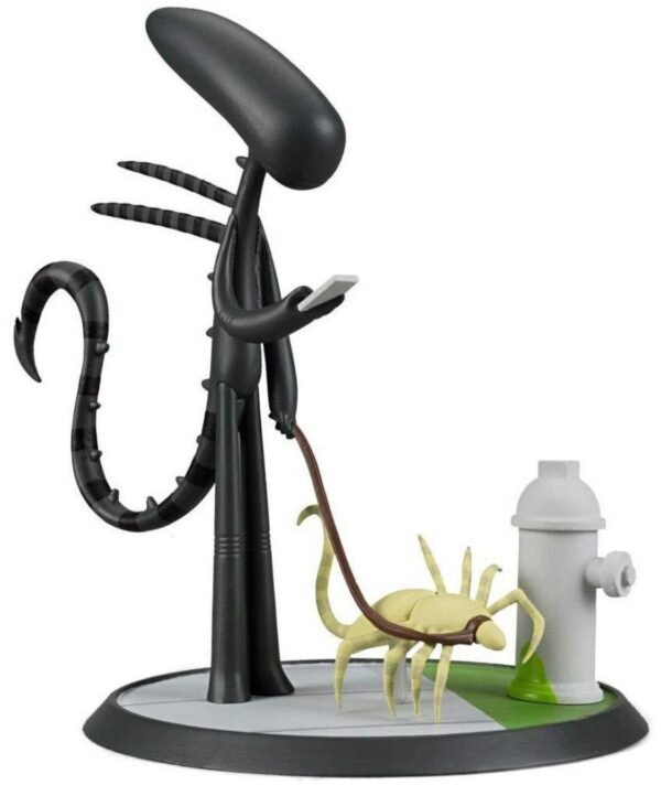 Alien Collectible Diorama - Alien Out For A Walk - Loot Crate Exclusive
